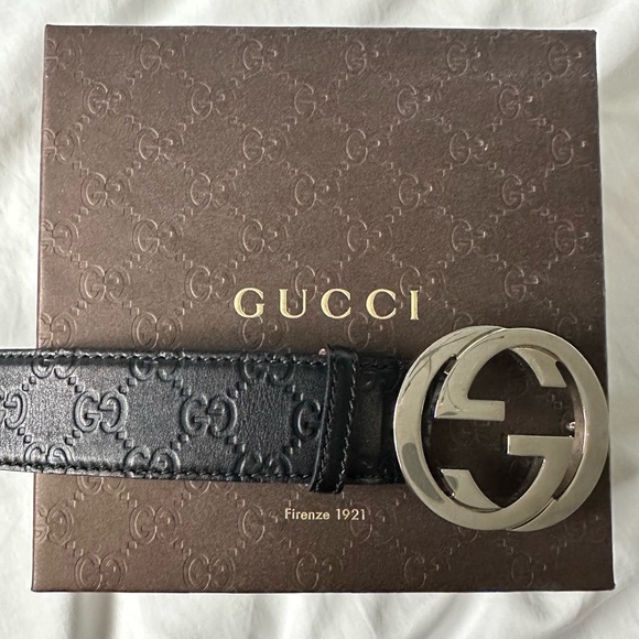 **Authentic** GUCCI Signature belt - Picture 2 of 5